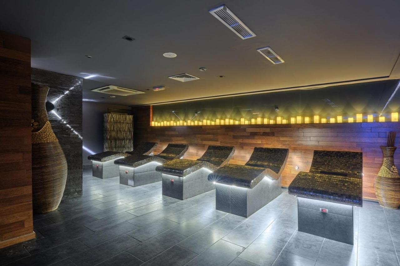 Hotel Emirates Szófia Kültér fotó