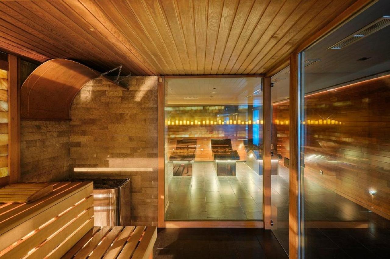 Hotel Emirates Szófia Kültér fotó